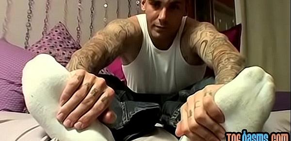  Inked stud Evan Heinze caresses feet and cock solo